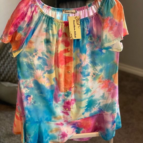 southern stitch Tops - Southern Stitch Tie Dye Size L